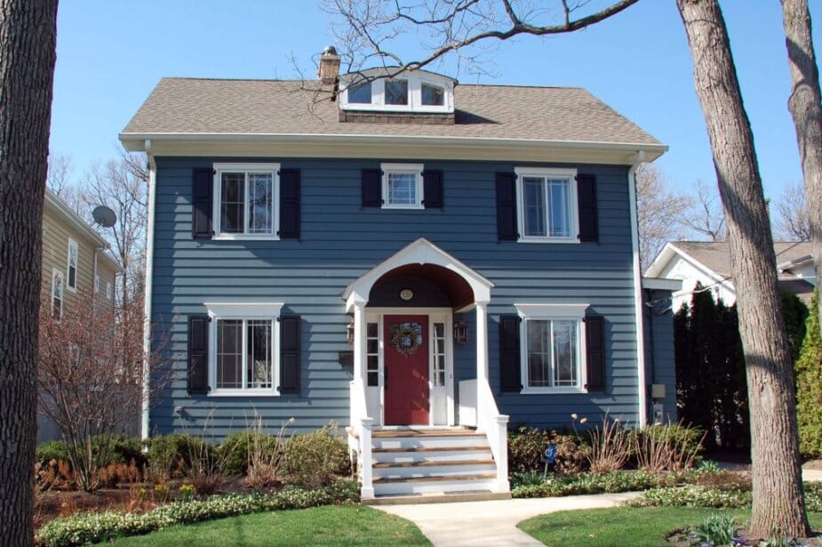 Siding contractors in Richmond, VA - working with siding planks, panels, shingles