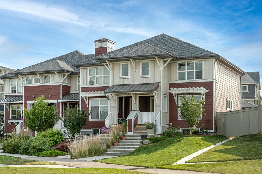 James Hardie Plank Siding Cedarmill Colourplus Statement collection in Countryline Red Best siding contractors in Calgary - working with siding planks, panels, shingles