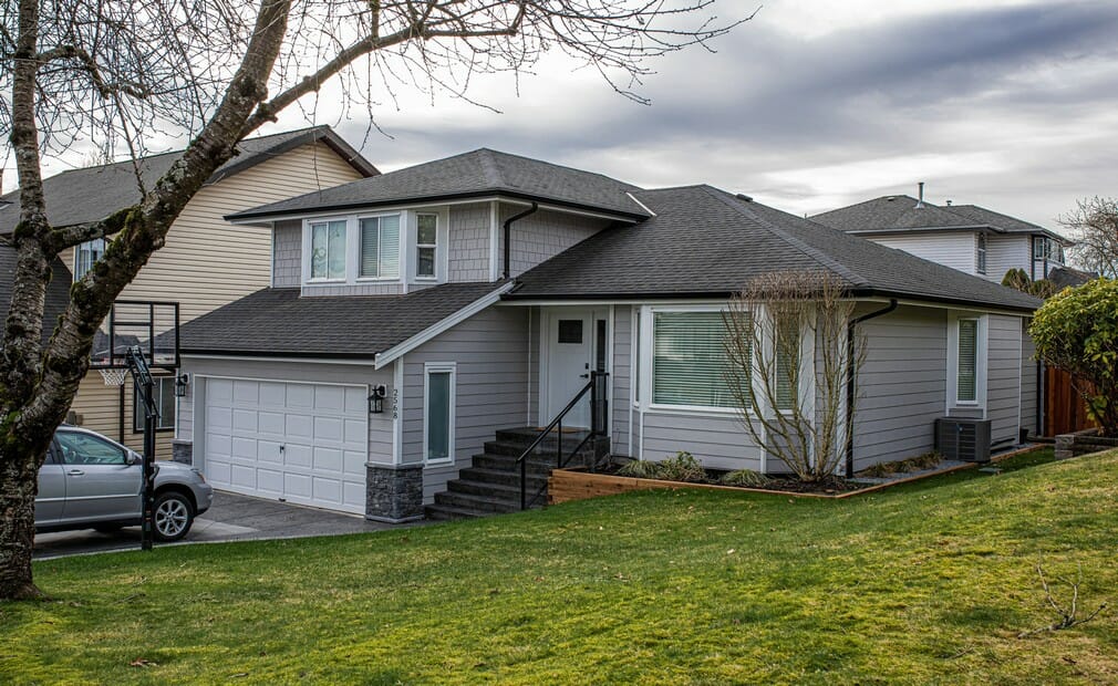 Siding contractors in Coquitlam - working with siding planks, panels, shingles Siding contractors in Coquitlam - working with siding planks, panels, shingles