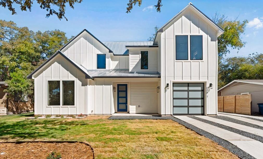 James Hardie Board and Batten in Arctic White Siding Company in Texas - Best Siding Contractors in the area. James Hardie, Cedar, Vinyl sidings.