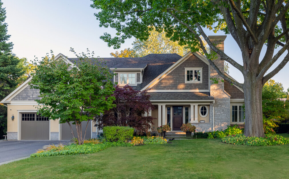 Stained cedar shingles Exterior home siding - installation and repair cost in Niagara