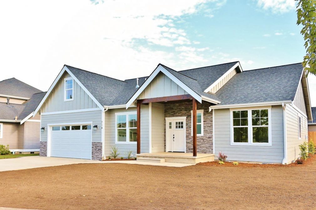 James Hardie Plank in Navajo Beige Siding contractors in Woodlands, TX - we work with siding planks, panels, shingles