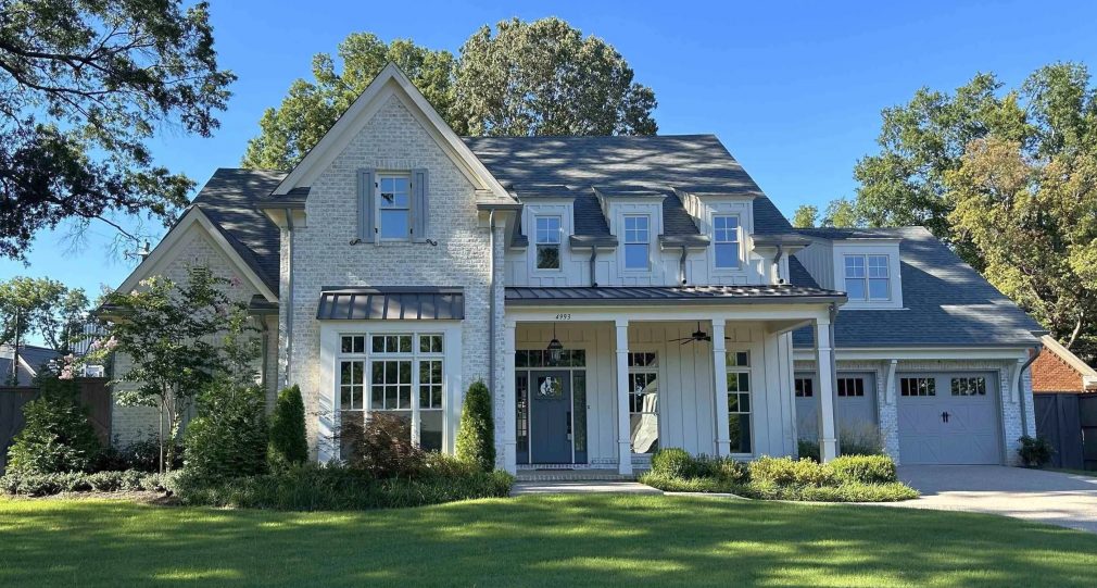 James Hardie Lap and Board&Batten siding in Arctic White Color Top siding installation company in Memphis - lap, board and batten, vertical and horizonal siding installation