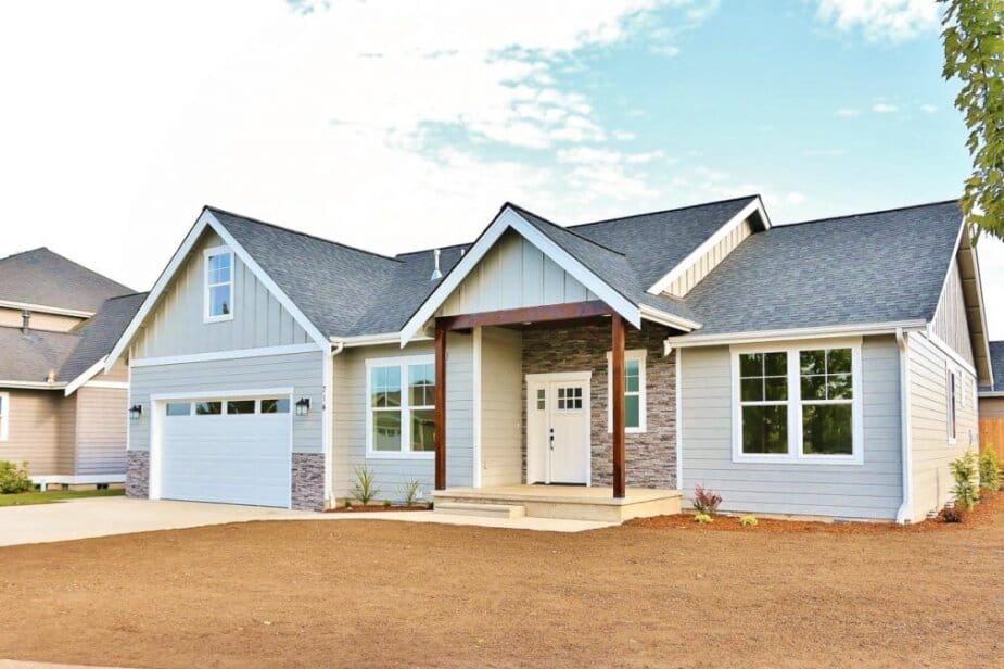 Siding contractors in Woodlands, TX - we work with siding planks, panels, shingles