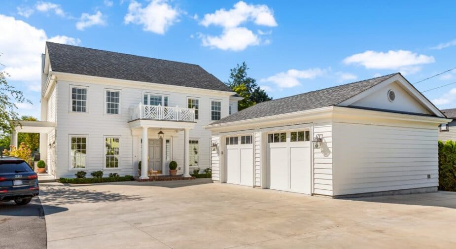 Siding contractors in Springfield, MA - working with siding planks, panels, shingles - best price