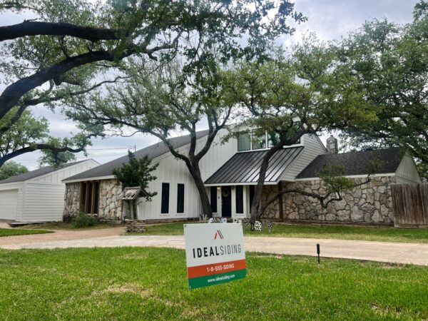 Completed James Hardie siding project