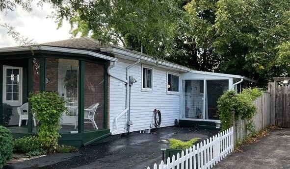 Completed residential vinyl siding replacement in Barrie
