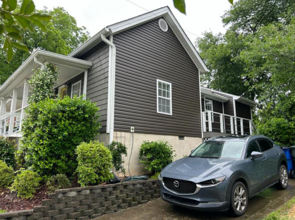 Partial House Renovation Royal Estate D4.5 Dutchlap Vinyl Siding