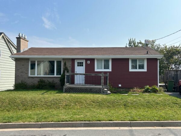 Completed vinyl siding project