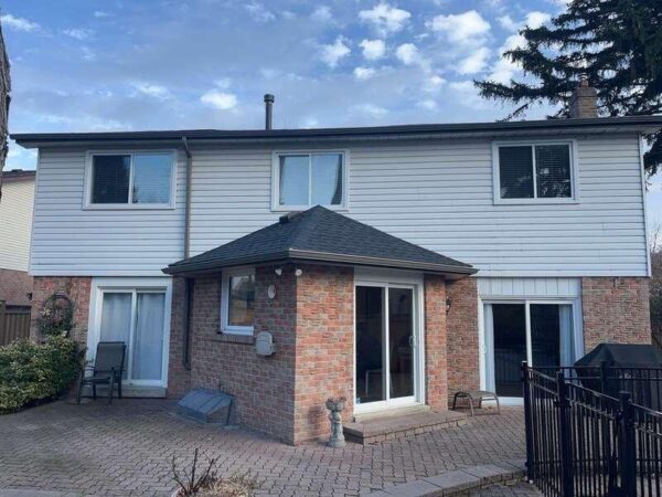 Complete renovation; replacement of old aluminum siding for James Hardie Planks.