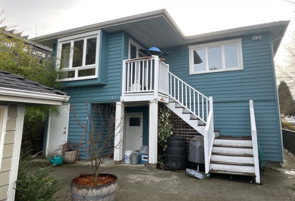 JH Plank 7” reveal CM in Night Gray siding renovation