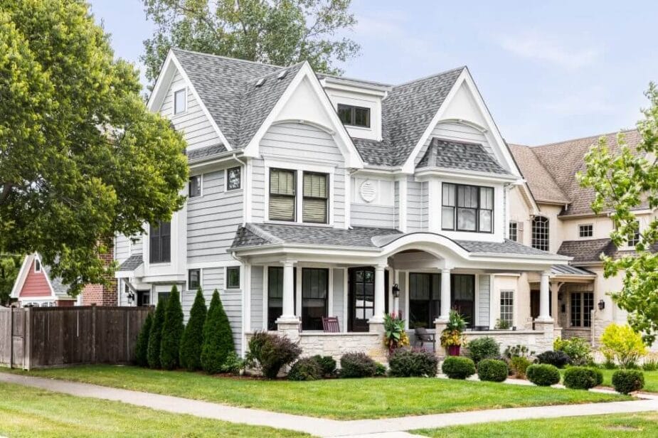 Siding contractors in Baltimore, MD - working with siding lap, panels. shingles