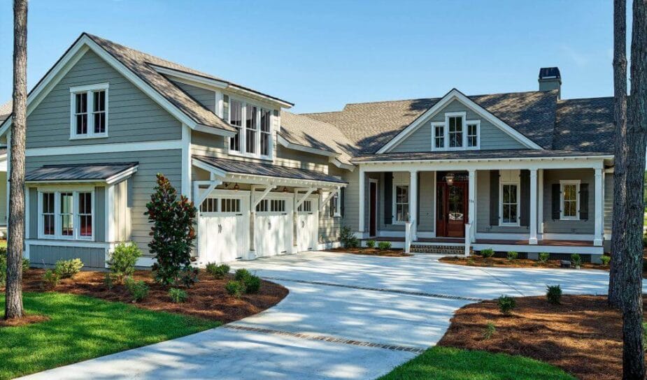 Siding contractors in Houston, TX - working with siding lap, panels, shingles