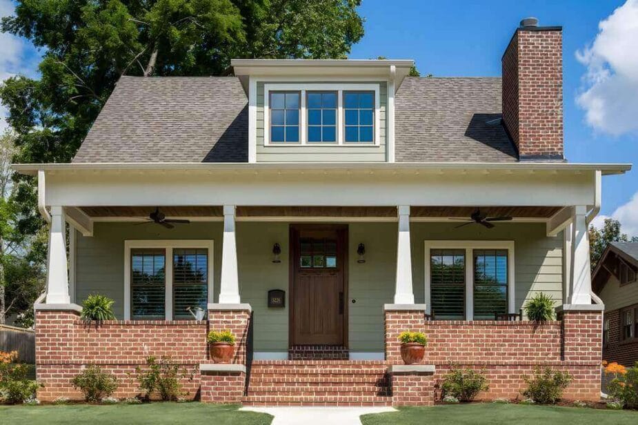 Siding contractors in Knoxville, TN - working with siding planks, panels, shingles