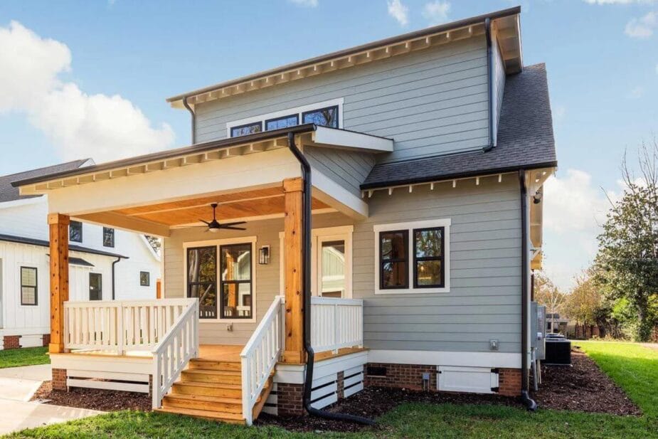 Siding contractors in Greenville, SC - working with siding planks, panels, shingles