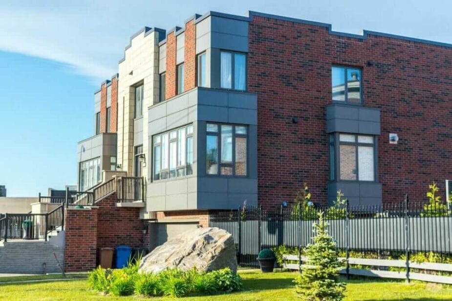 Best siding installation company in Toronto, ON. James Hardie, Cedar, Vinyl, Wood, Metal sidings